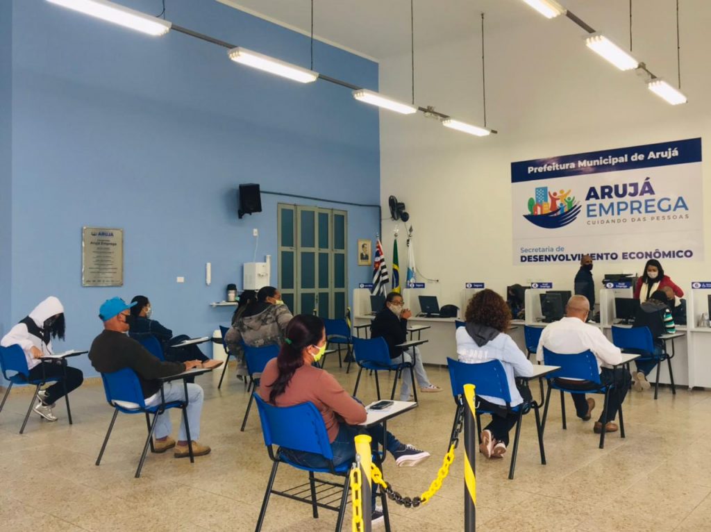 Arujá oferece serviço para ajudar pessoas que precisam de emprego na cidade
