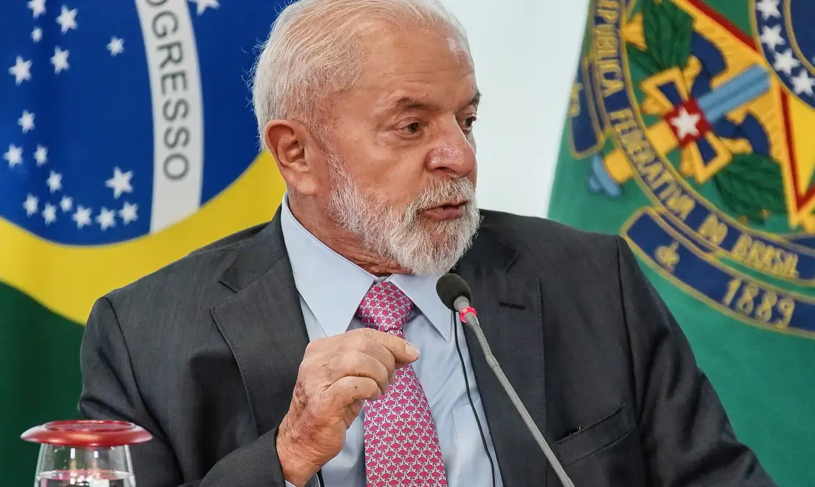 Lula assina MP e desoneração de 17 setores da economia é mantida