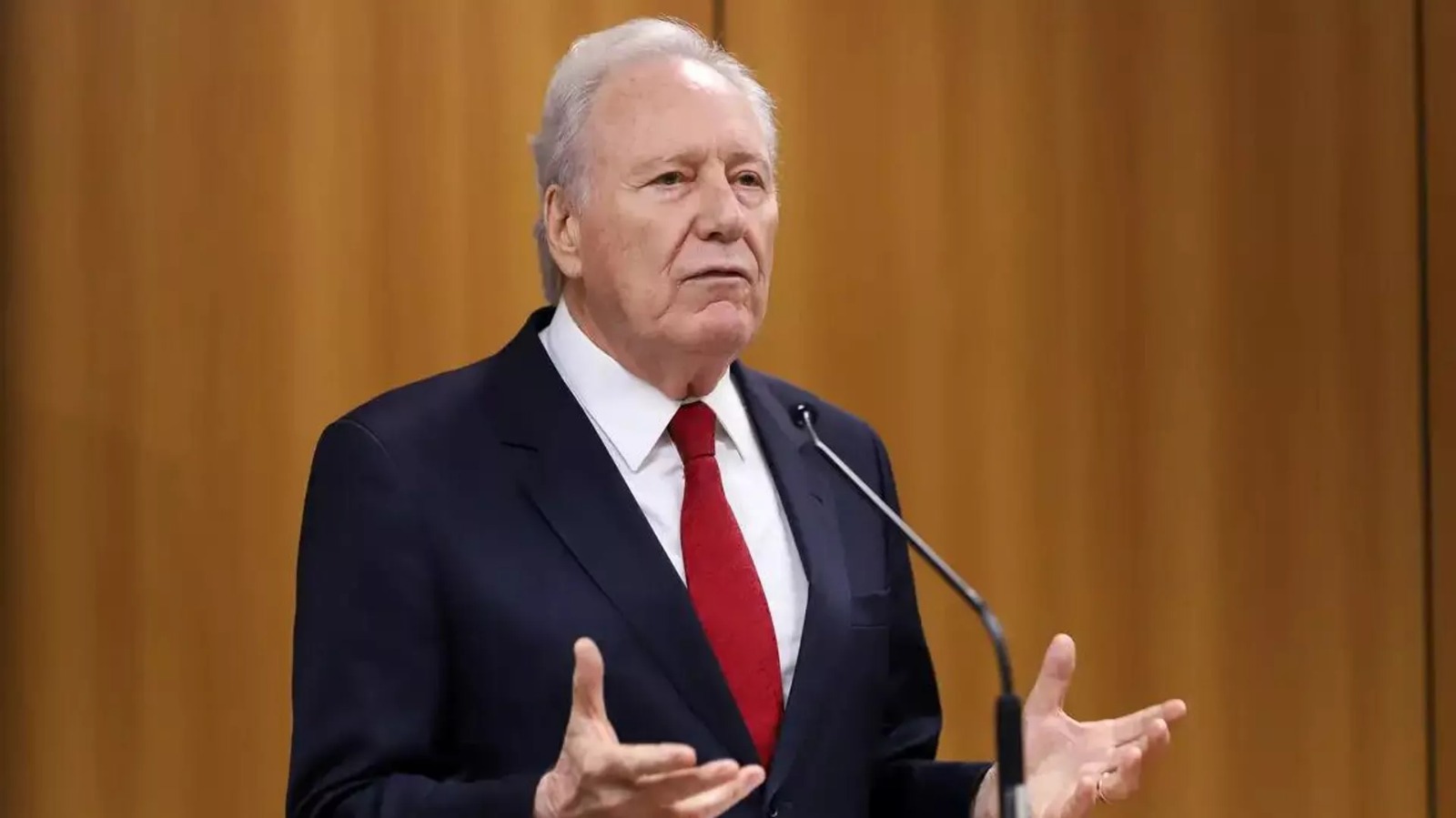 Lewandowski anuncia reconhecimento facial e muralhas em presídios