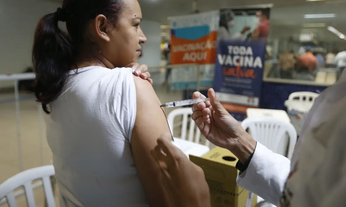 Ministério da Saúde antecipa vacinação contra gripe para 25 de março