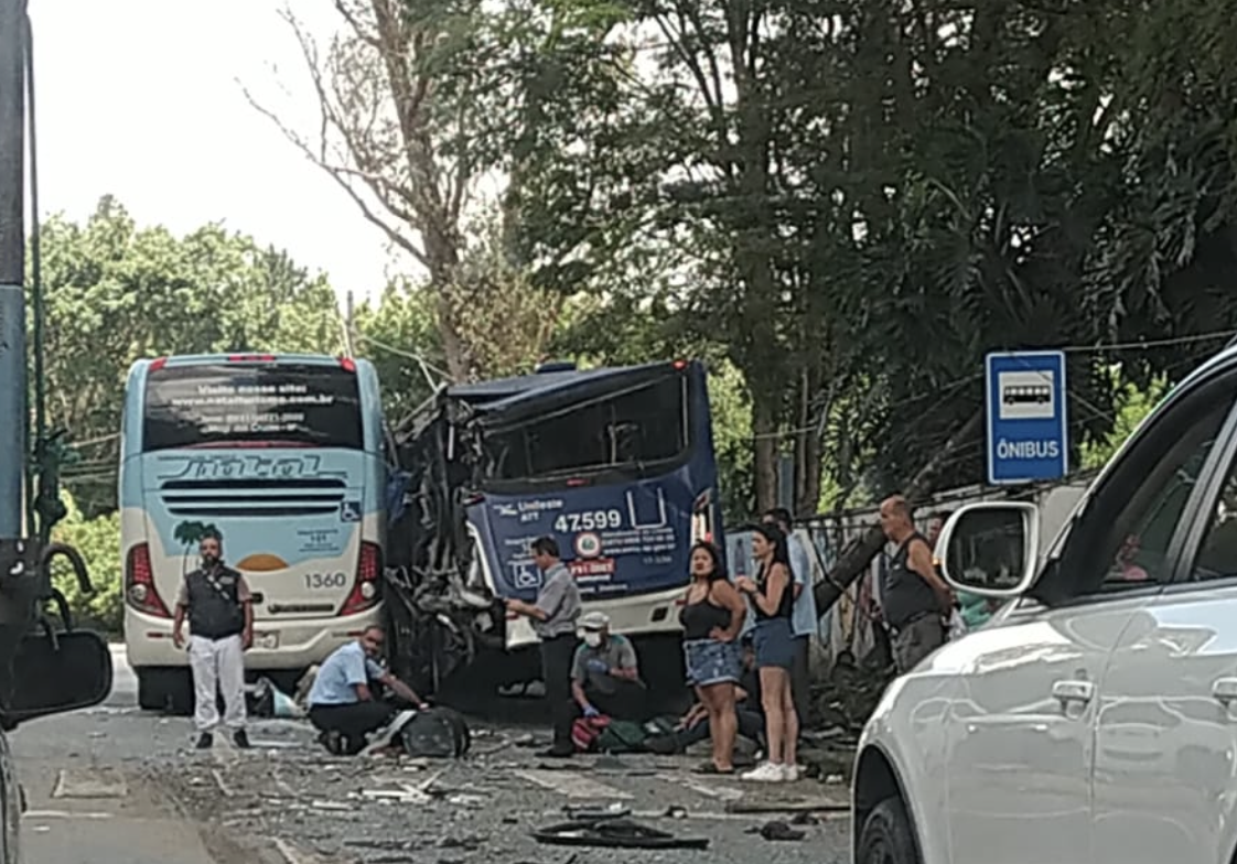 Acidente na Mogi-Salesópolis deixa 19 pessoas feridas, informa o Corpo de Bombeiros