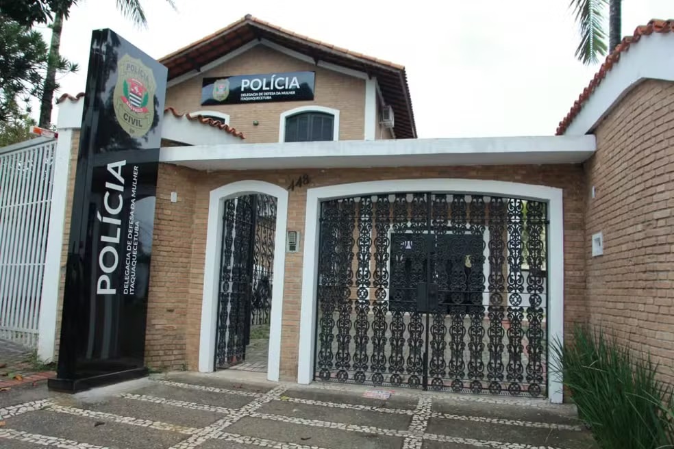 Mulher é assassinada e corpo é encontrado pela filha; ex-marido é o principal suspeito