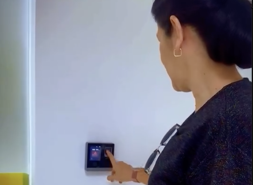 Vice-prefeita de Mogi faz vídeo para mostrar que teve acesso negado ao próprio gabinete