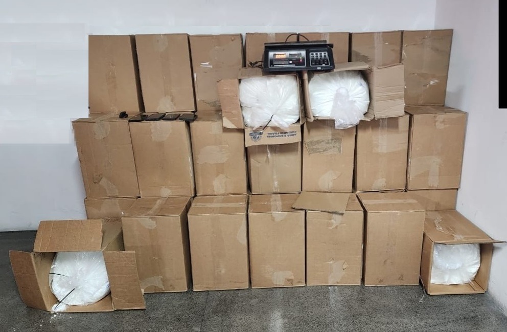 Rota encontra quase 1 tonelada de cocaína em Ferraz de Vasconcelos; veja vídeo