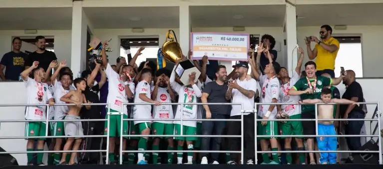 Sport Club 13 levanta a taça da Copa Alabarce de 2023 | Warley Kenji/PMMC.