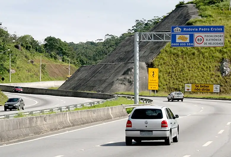Homem é preso por dirigir caminhão com placa adulterada na Rodovia Pedro Eroles