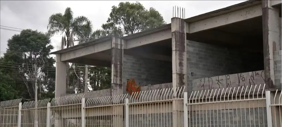 Adolescente de 14 anos cai de obra abandonada e morre, em Poá