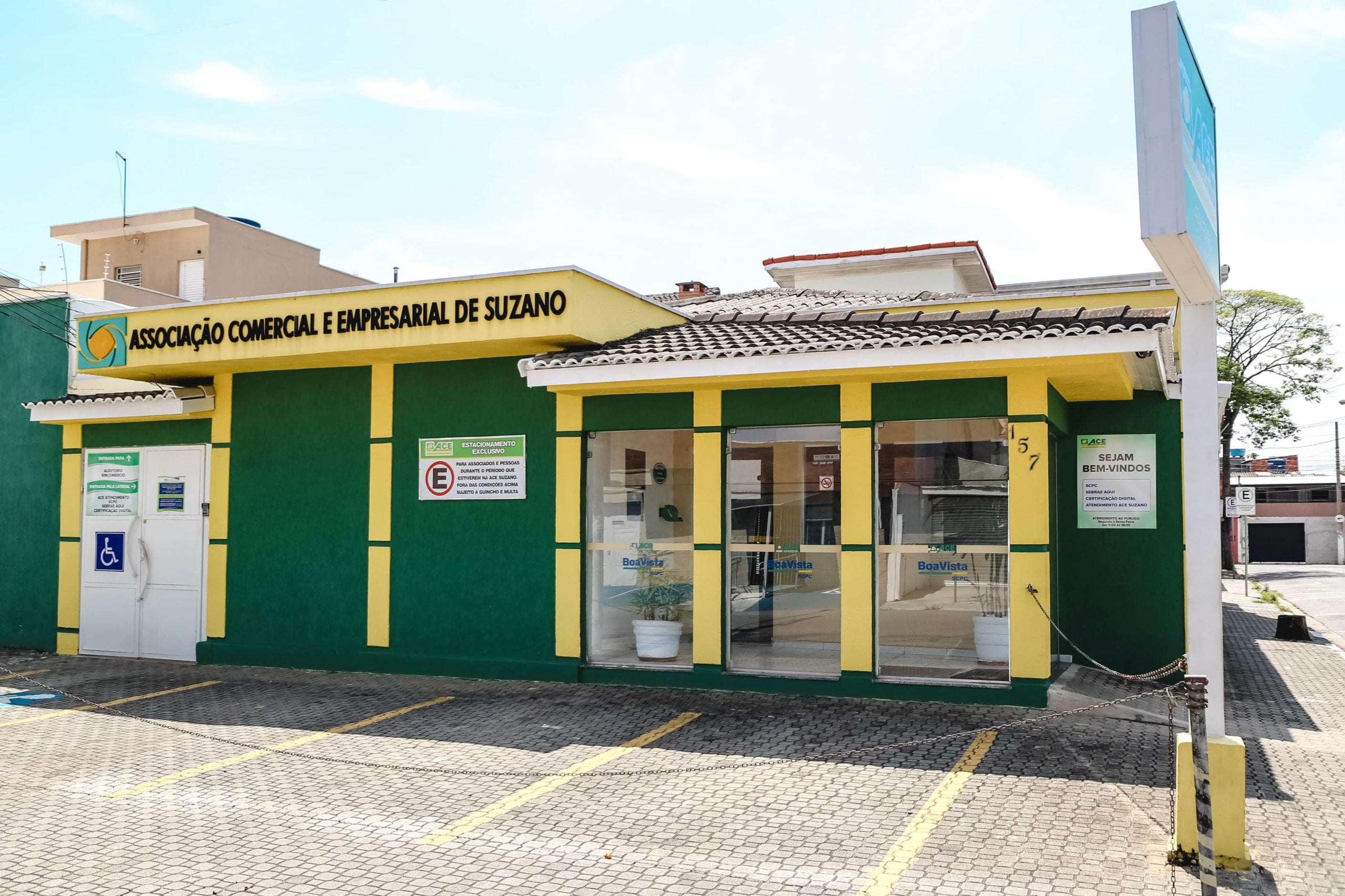 ACE de Suzano divulga vagas de emprego para  cargos efetivos e estágios