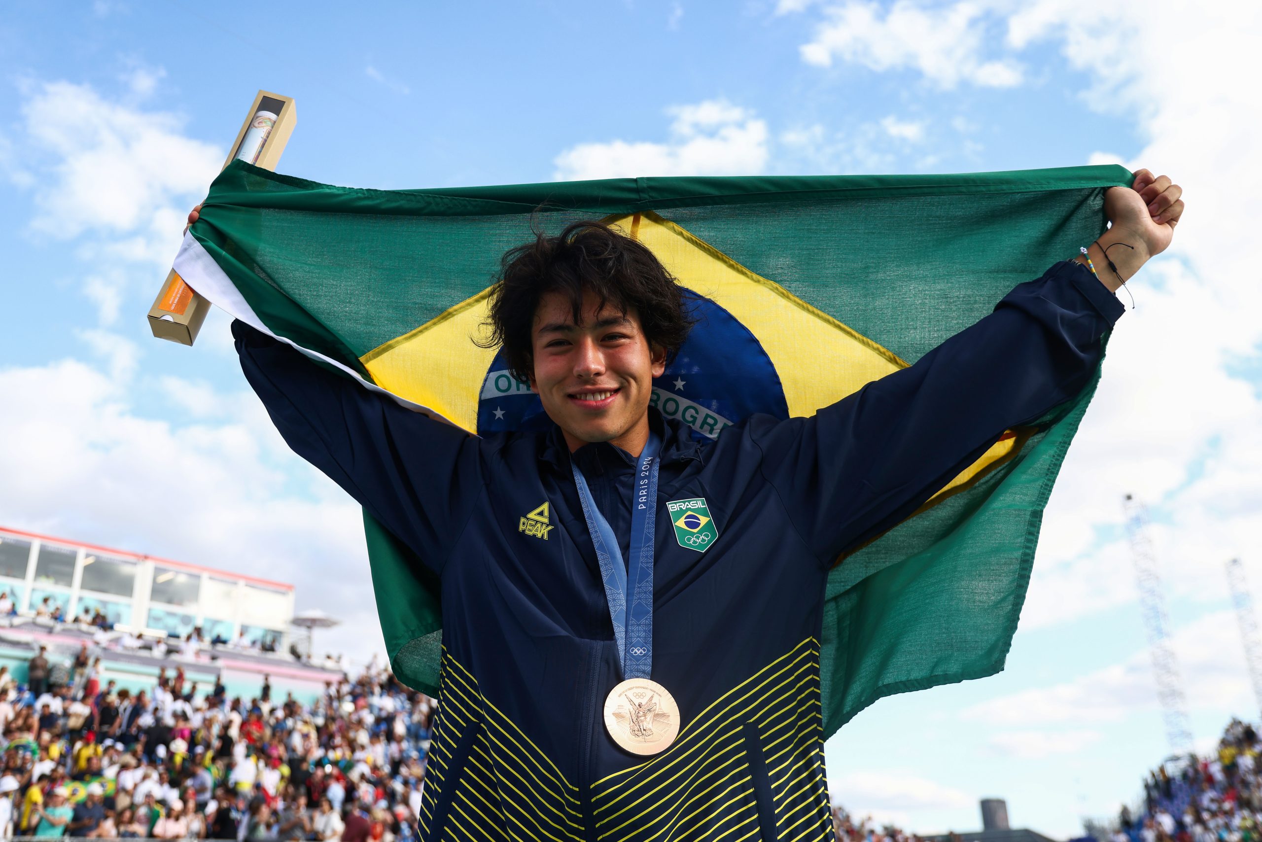 Augusto Akio conquista bronze no Skate Park