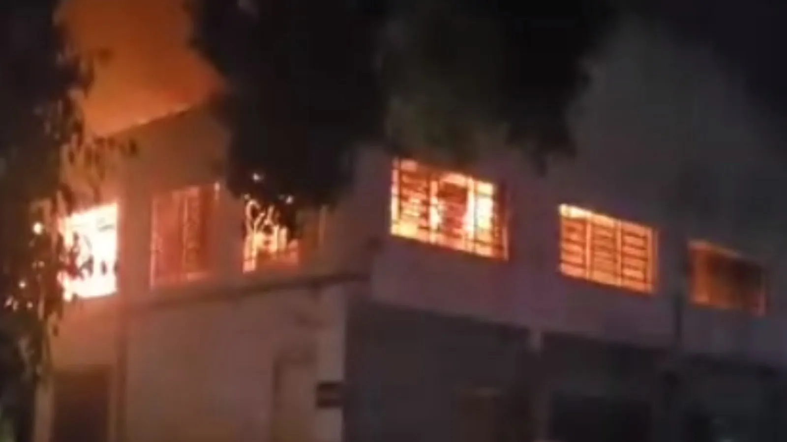Curto-circuito causou incêndio em almoxarifado, suspeita Prefeitura de Suzano; vídeo