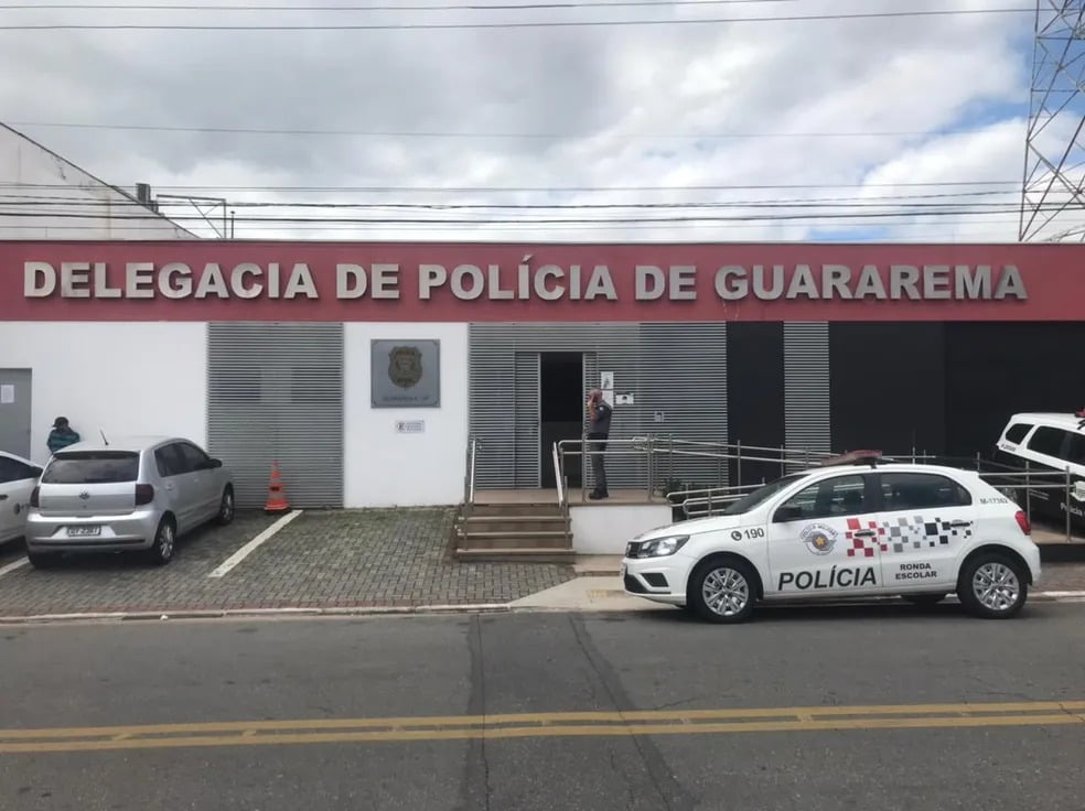 Homem agride ex-namorada, joga gasolina na casa e ameaça atear fogo, mas é preso