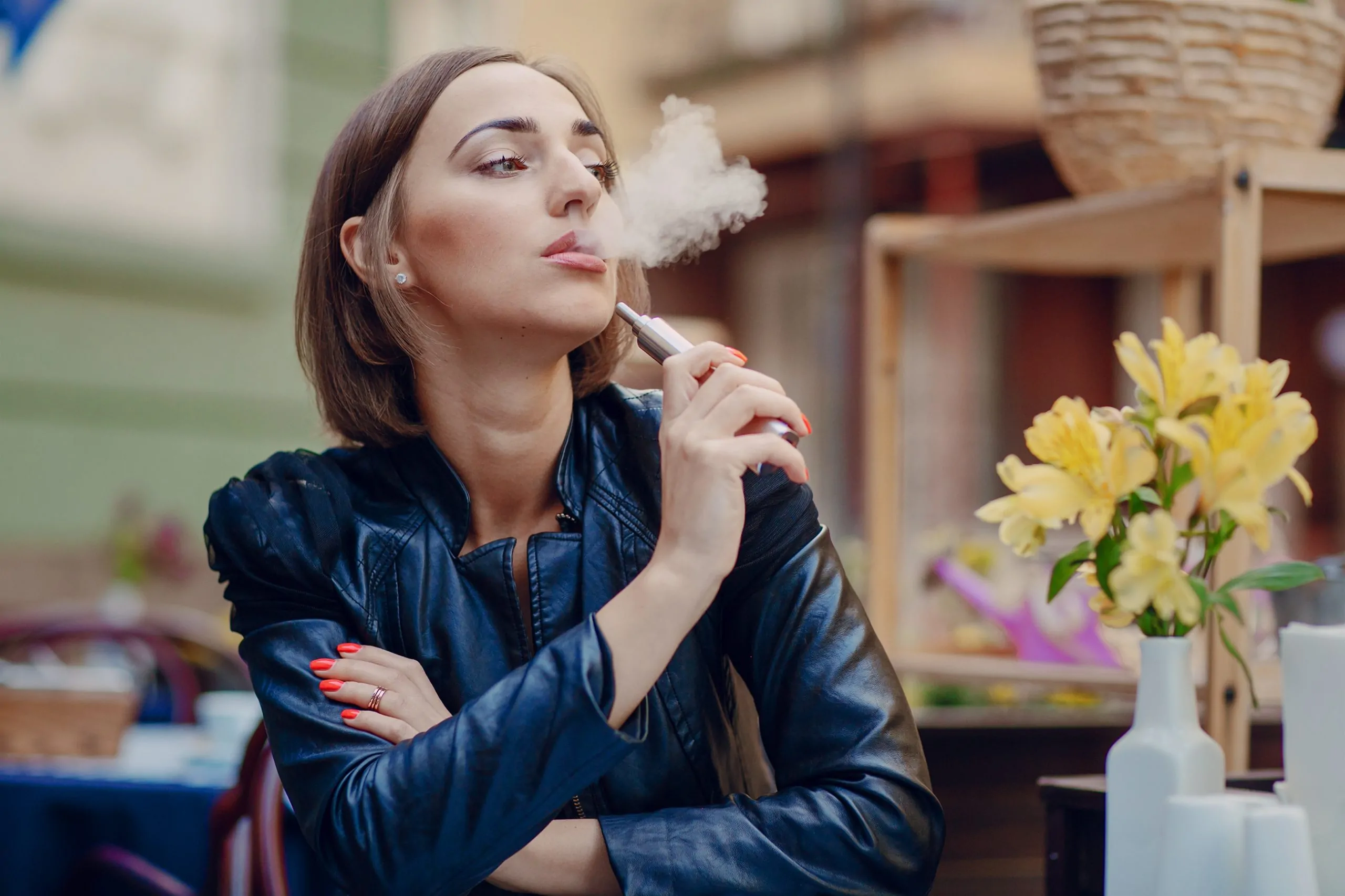 Oncologista alerta para os riscos do cigarro eletrônico, que aumentou em 600% o consumo