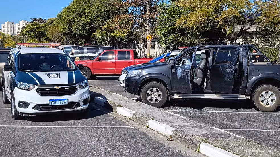 Polícia identifica idoso encontrado morto dentro de veículo, em Mogi das Cruzes