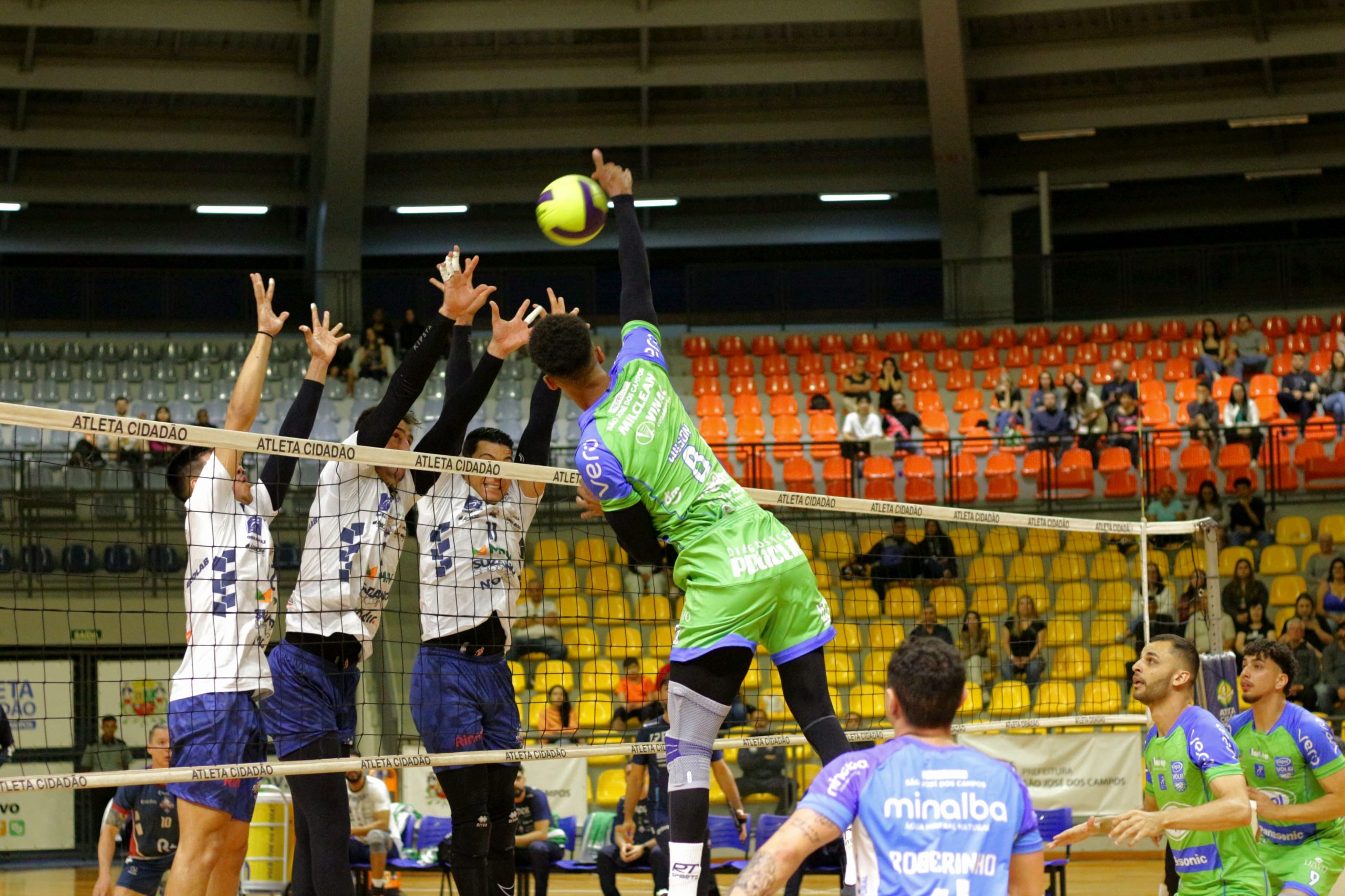 Suzano vence Viapol Vôlei e segue entre os líderes do Paulista 2024