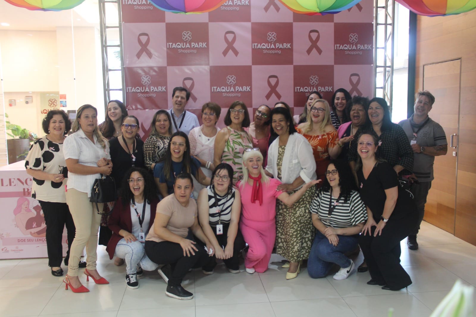 Outubro Rosa: Itaquá Park Shopping realiza arrecadação de lenços