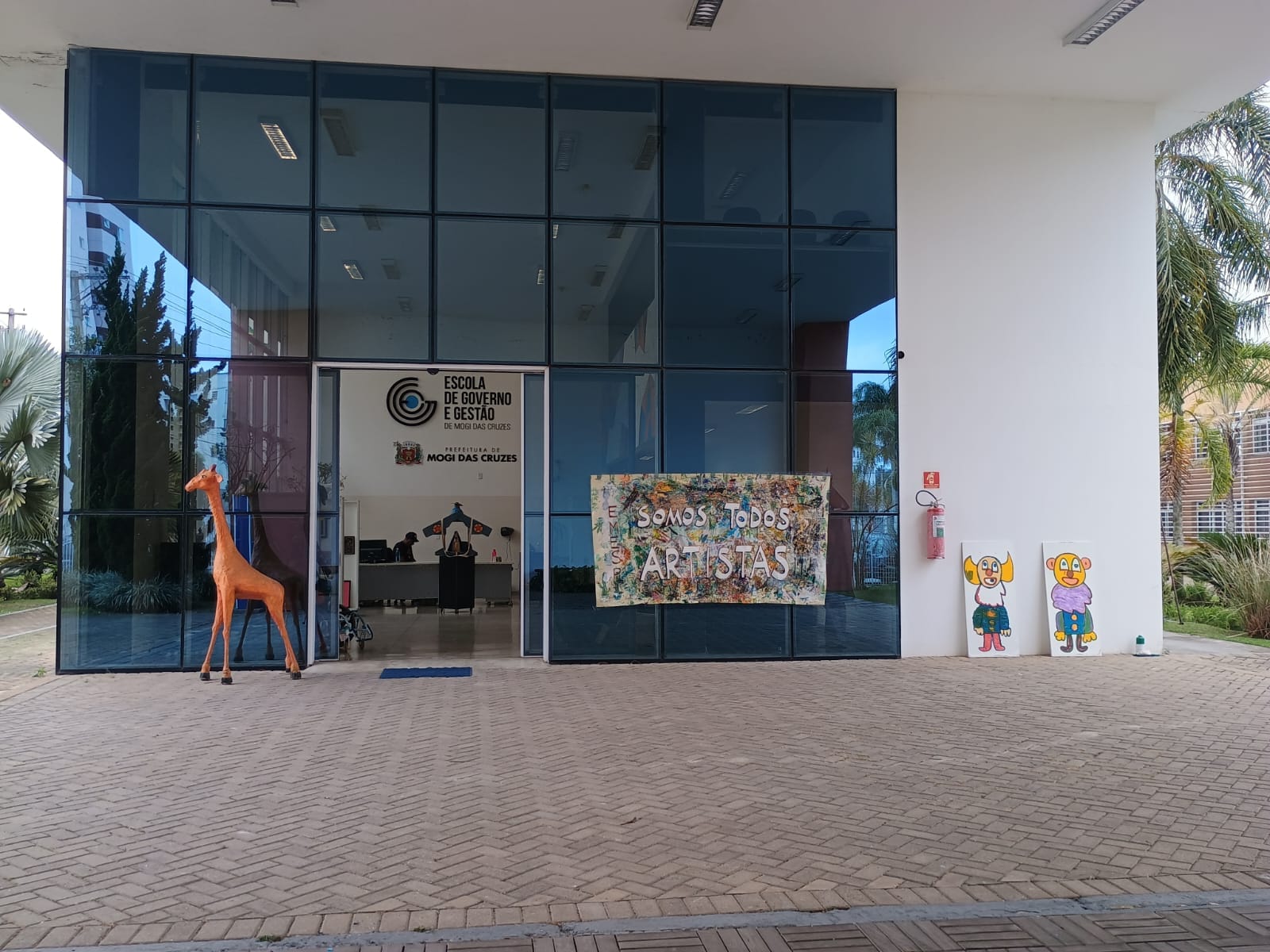 Escola Municipal de Educação Especial promove apresentação musical e exposição artística