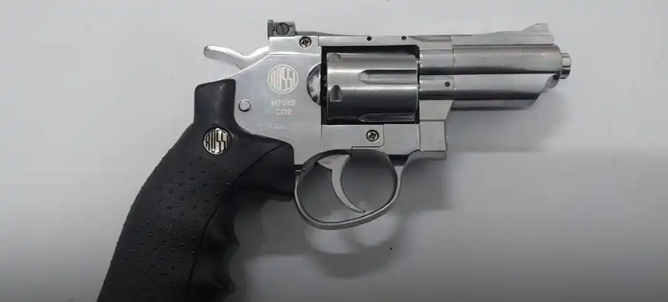 Dupla é presa em Ferraz de Vasconcelos com moto roubada e arma falsa