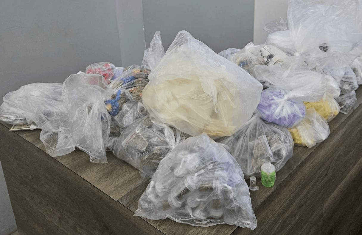 Adolescente é apreendida com mais de 8 kg de drogas na Vila Paulista, em Mogi