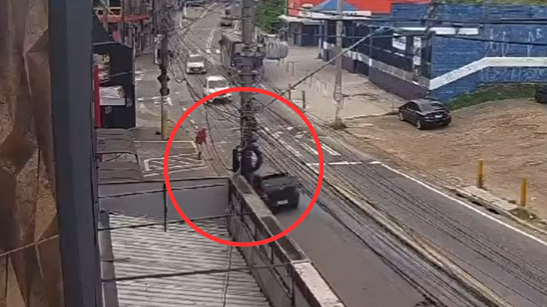 Imagens fortes: homem morre atropelado enquanto varria a calçada em Itaquaquecetuba