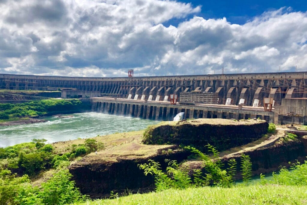 Imagem da Usina Hidrelétrica de Itaipu 