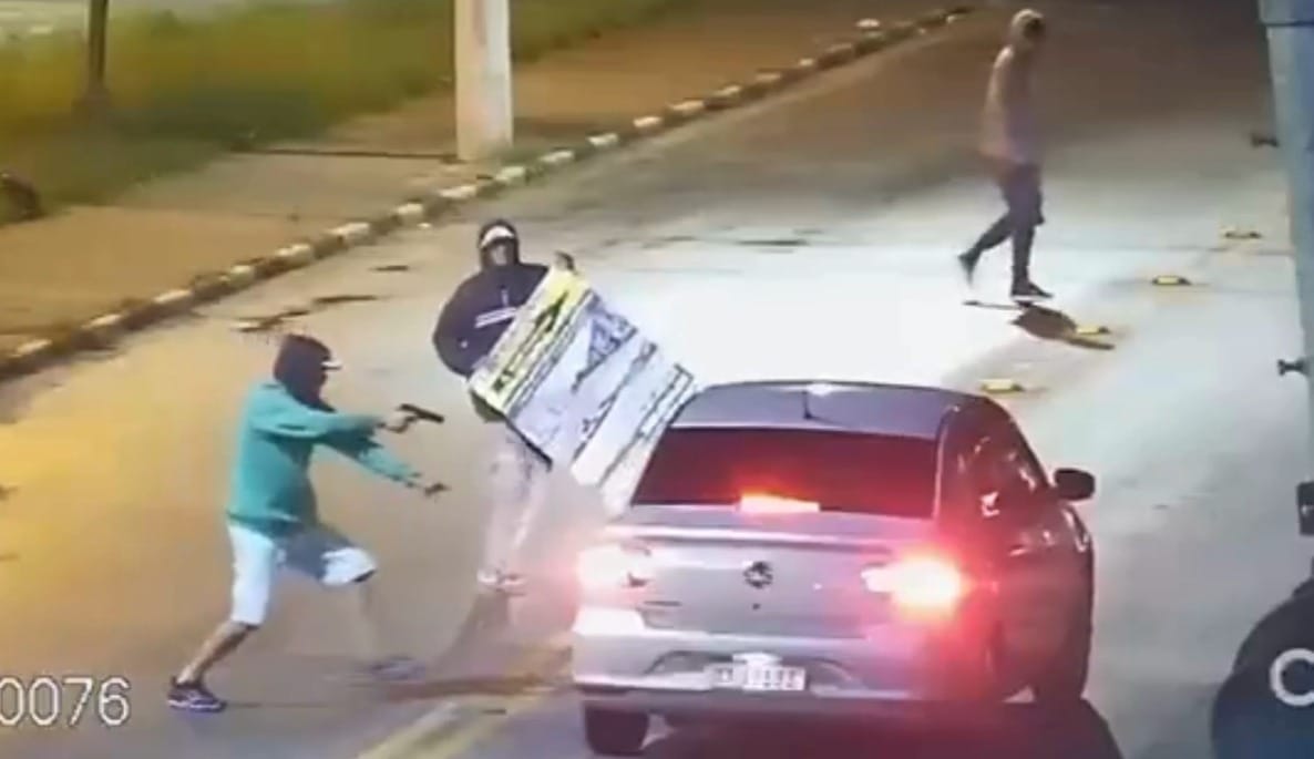 Imagens ajudam a prender suspeito de roubar família em um 'pedágio do crime'; assista