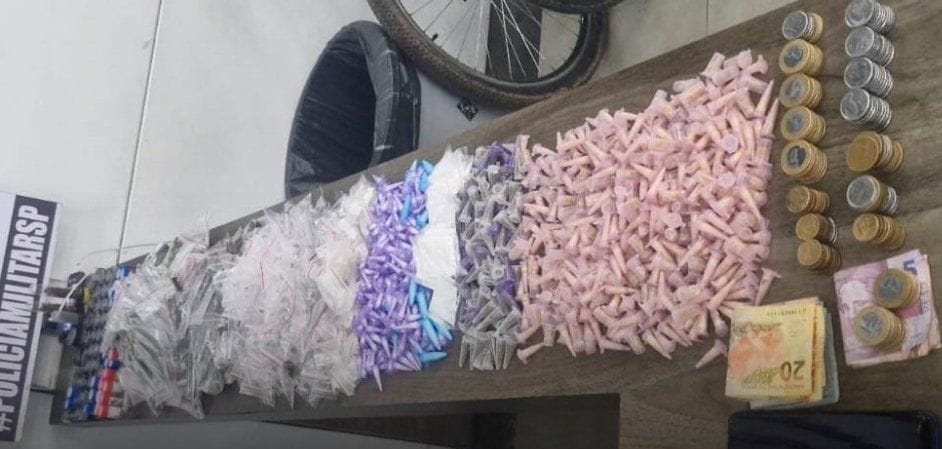 PM apreende mais de 1,3 mil porções de drogas em mata de Mogi das Cruzes