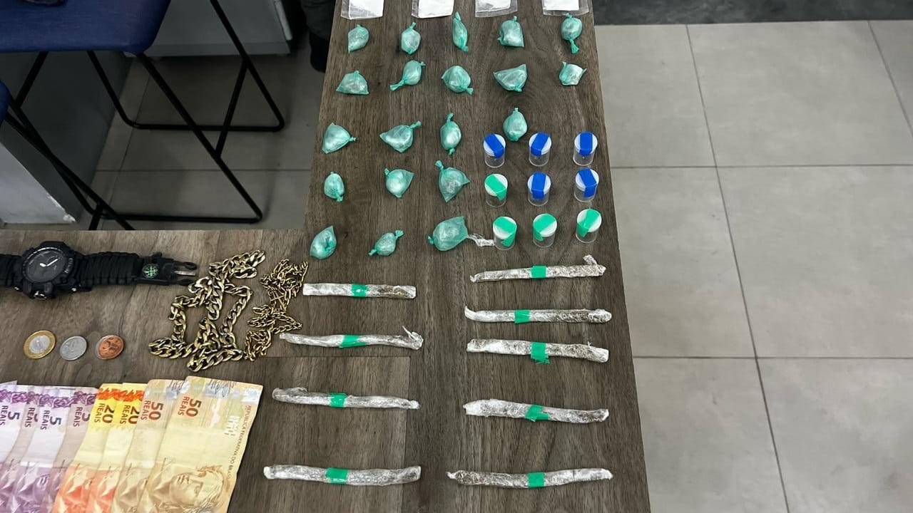 GCM apreende quase 7 kg de drogas e prende foragido por tráfico em Mogi