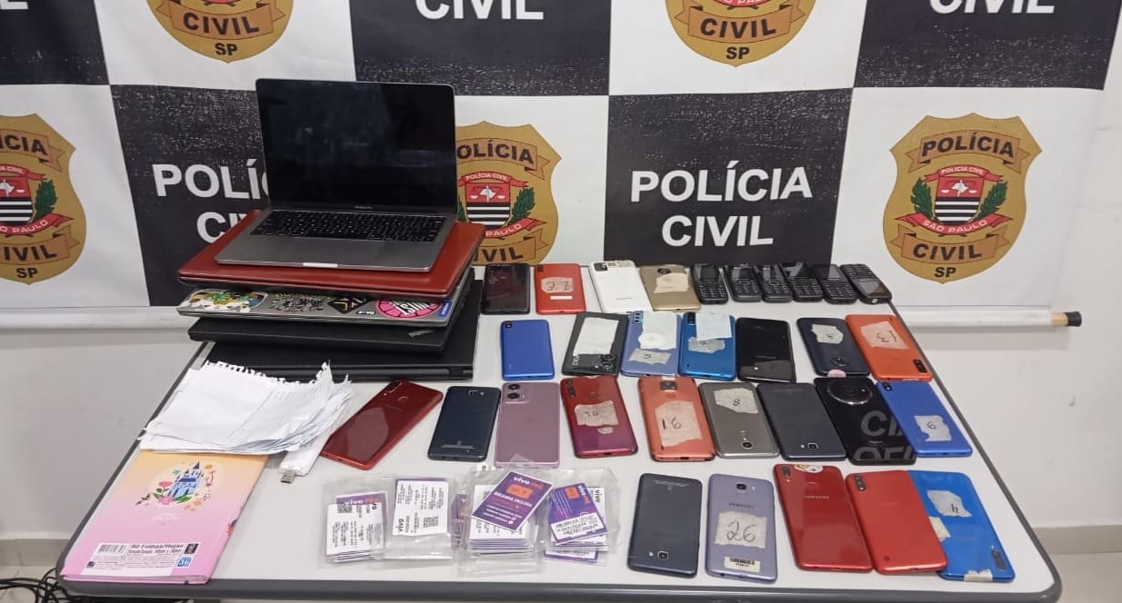 Polícia prende 11 em central telefônica que aplicava golpes em Guarulhos