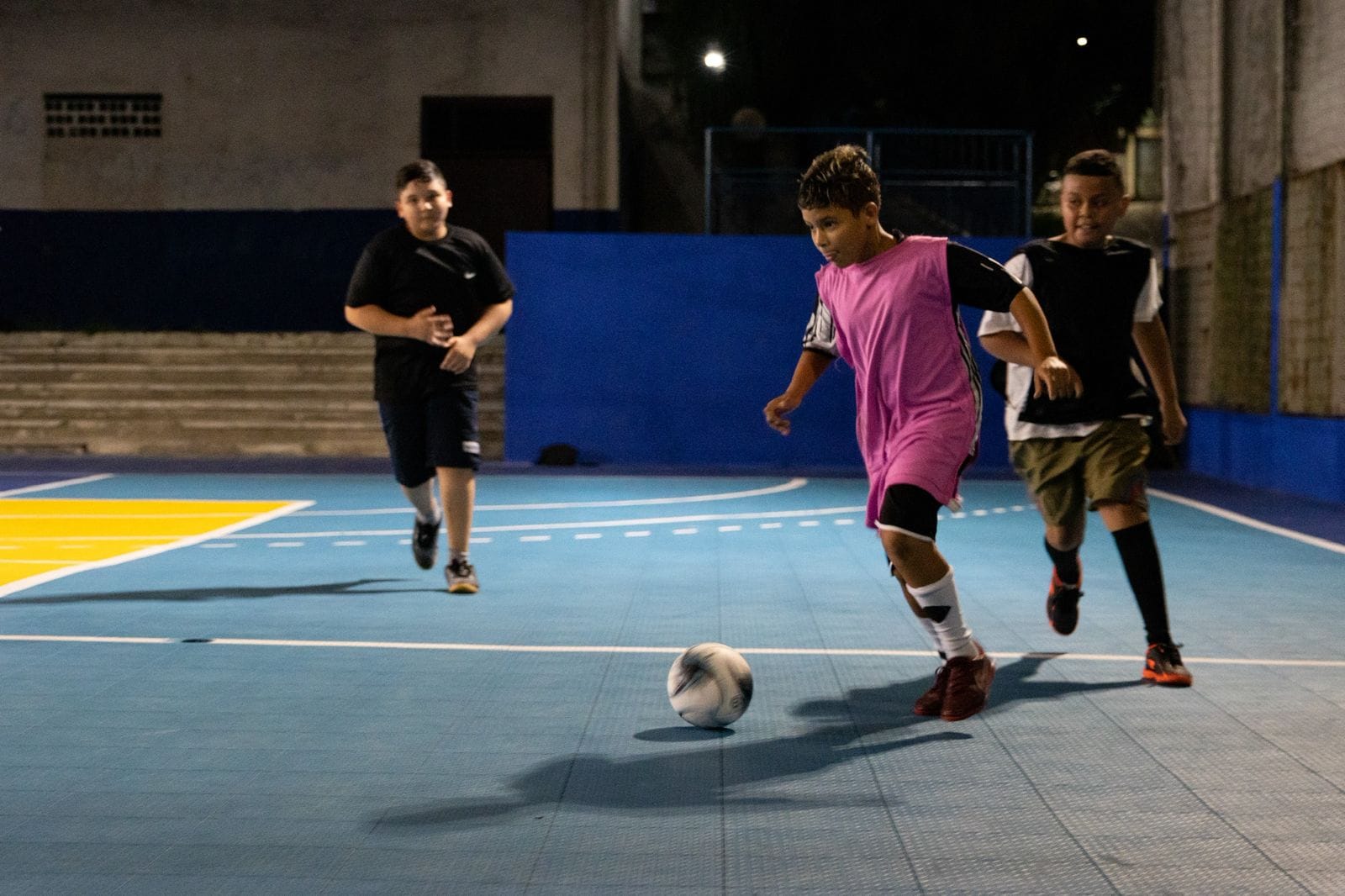 Itaquaquecetuba abre inscrições para escolinha noturna de futsal