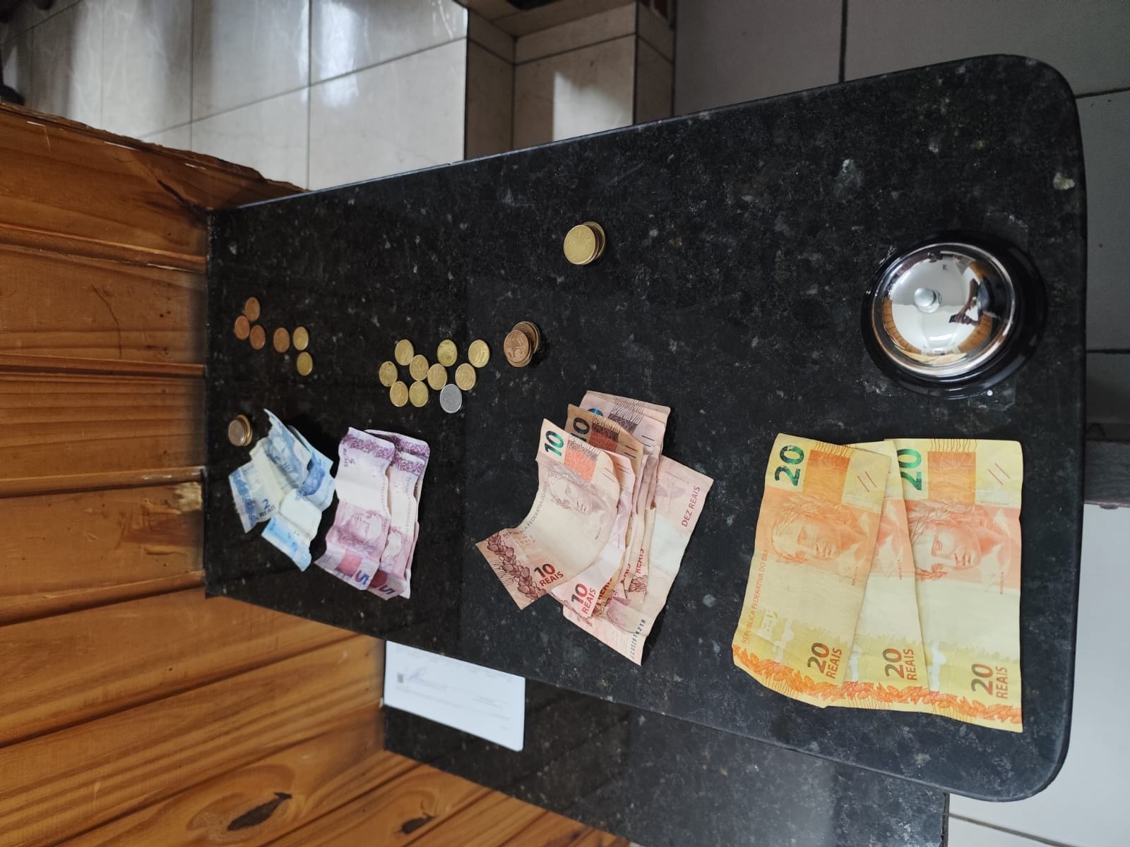 Mulher é flagrada com dinheiro furtado nas partes íntimas em hospital de Santa Isabel