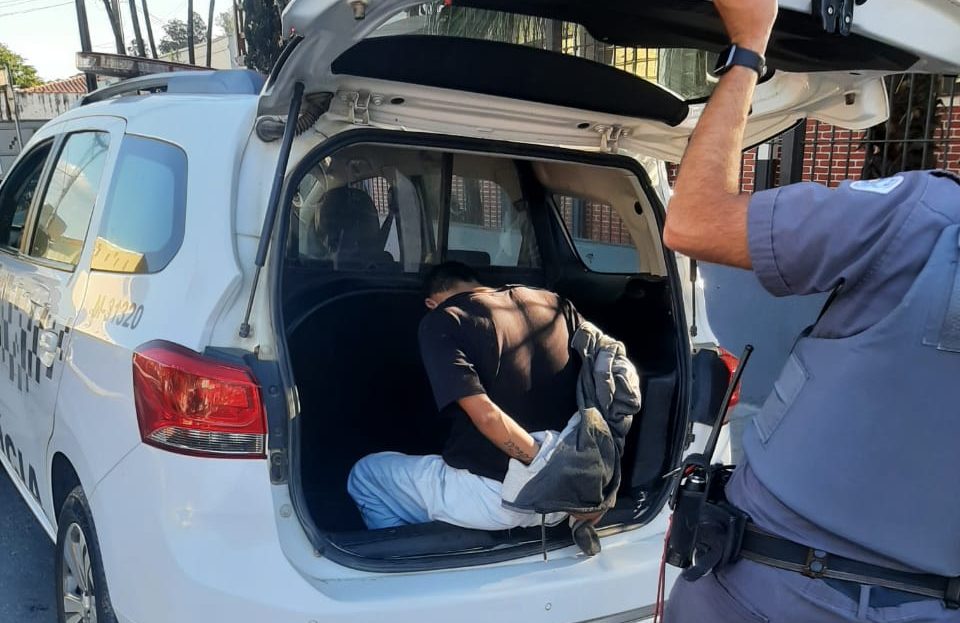 PM persegue e detém motociclista sem CNH em Santa Isabel