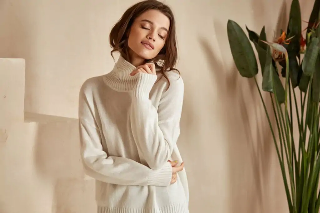 4 tipos de blusas para compor looks no inverno