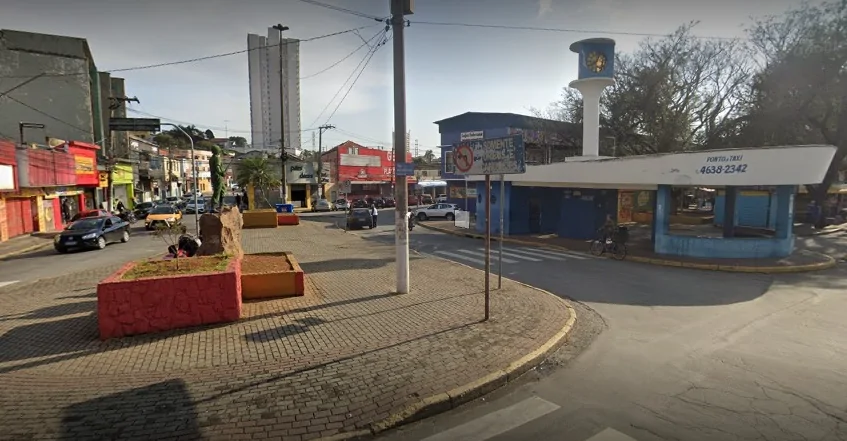 Homem de 59 anos fica ferido após ser atropelado no centro de Poá