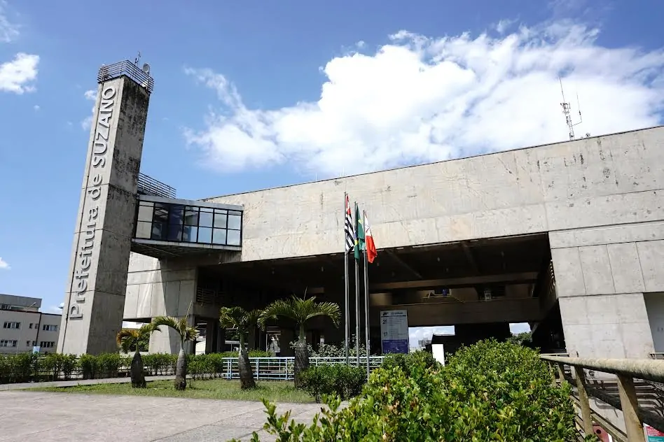 Suzano abre concurso público com salários até R$ 11 mil