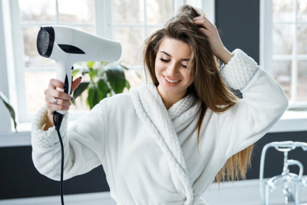 Veja as causas da queda de cabelo no inverno