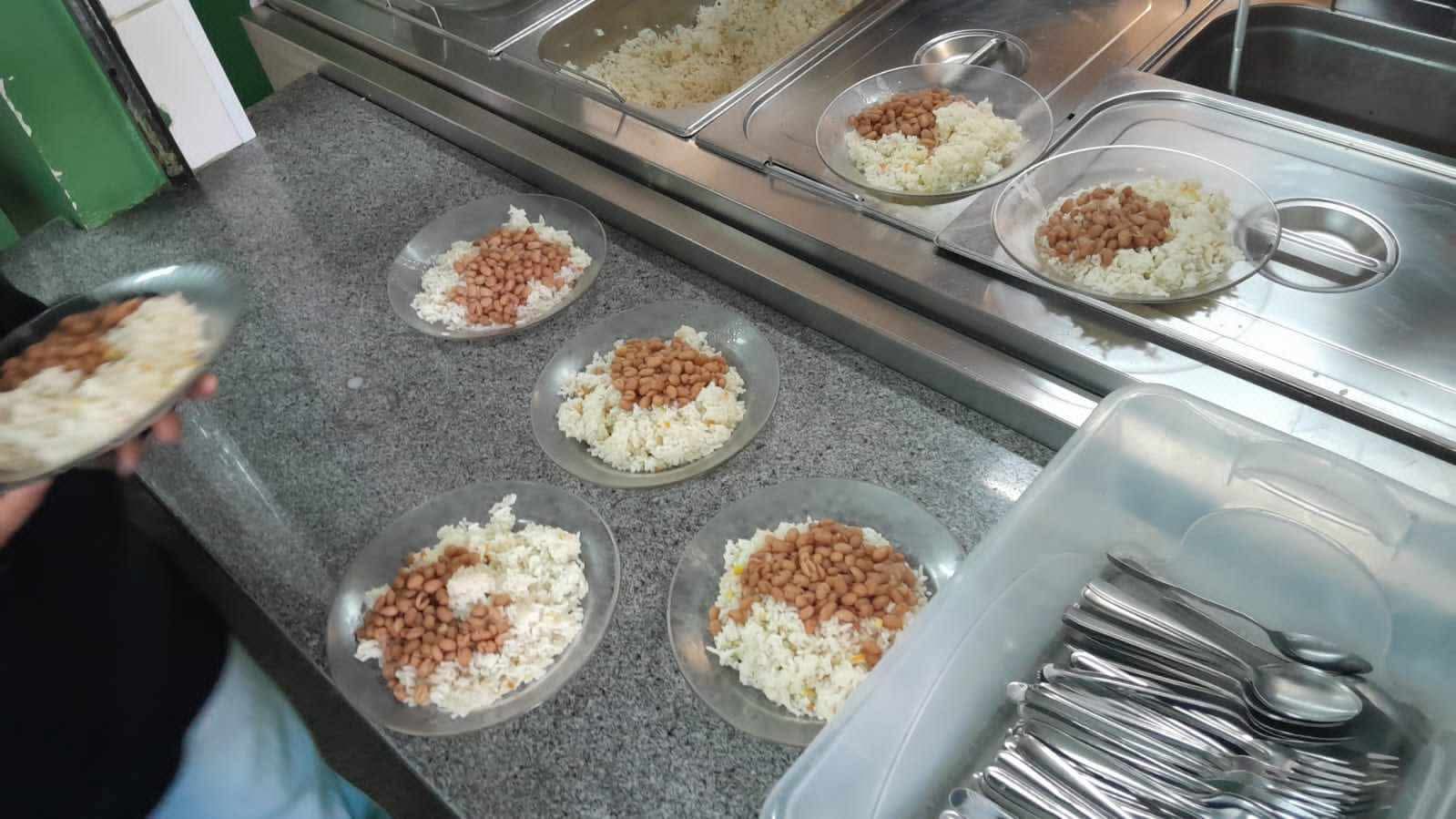 Funcionária de escola estadual em Mogi reclama da falta de proteína na merenda escolar