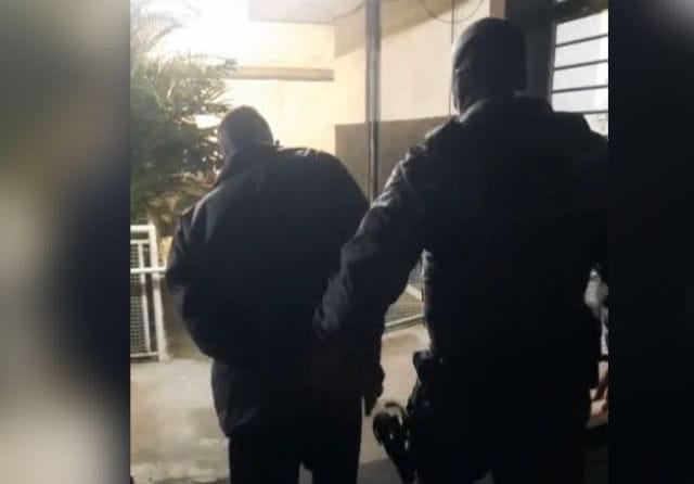 Suspeito é preso com carro furtado após perseguição em Itaquaquecetuba