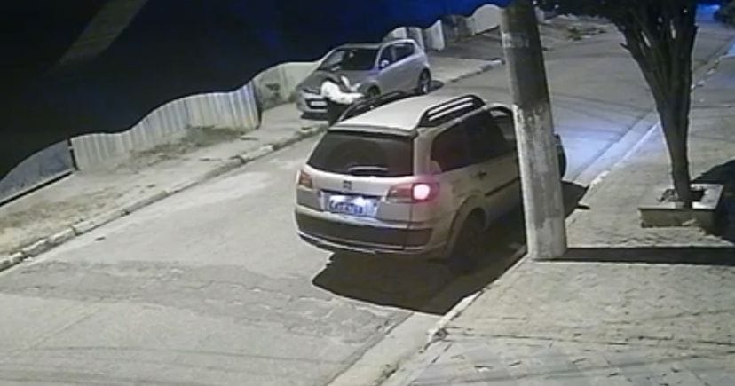 Vídeo: Idoso é rendido e tem carro roubado por assaltante armado em Poá