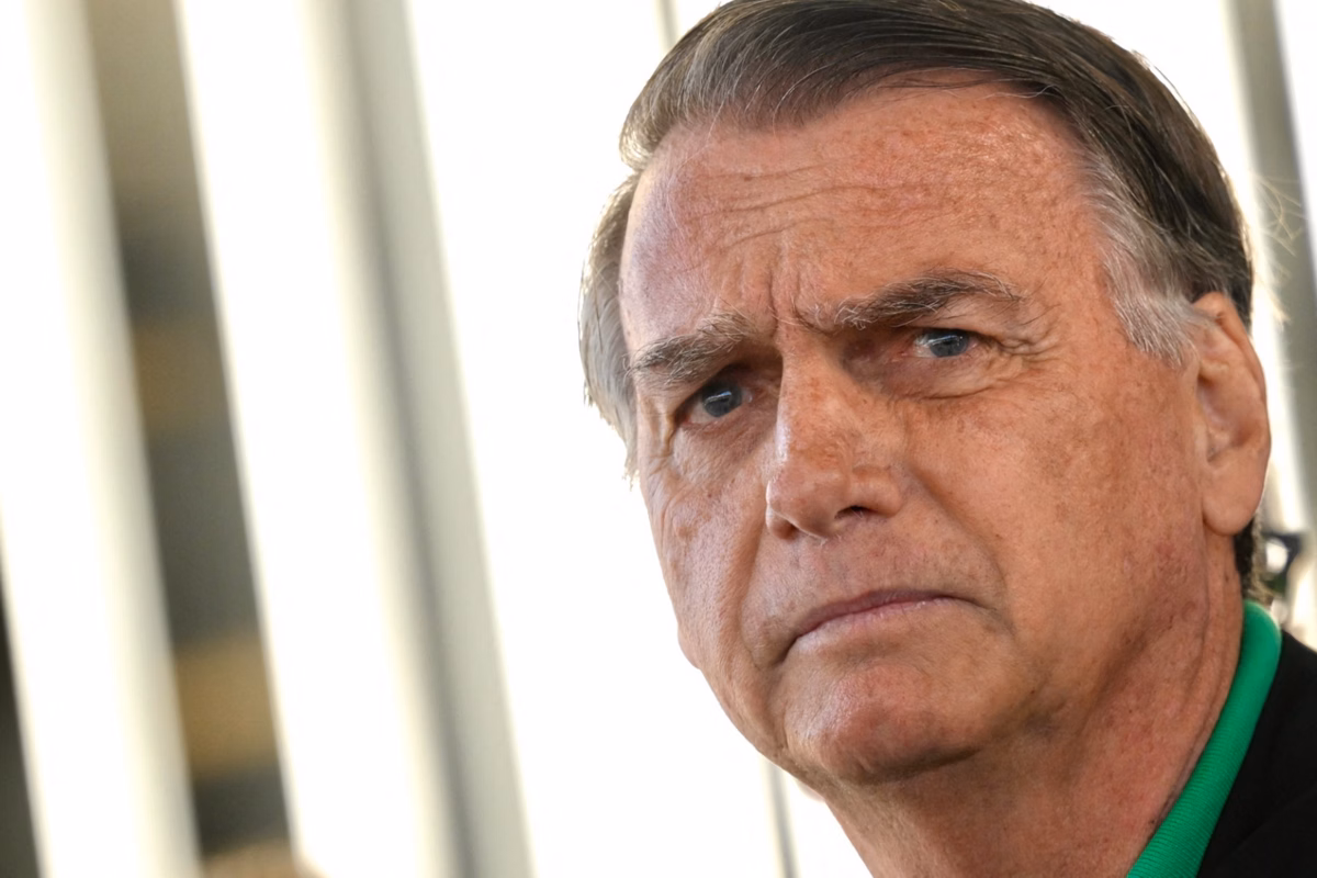 Moraes exige explicação da defesa de Bolsonaro sobre descumprimento de medidas e alerta sobre prisão