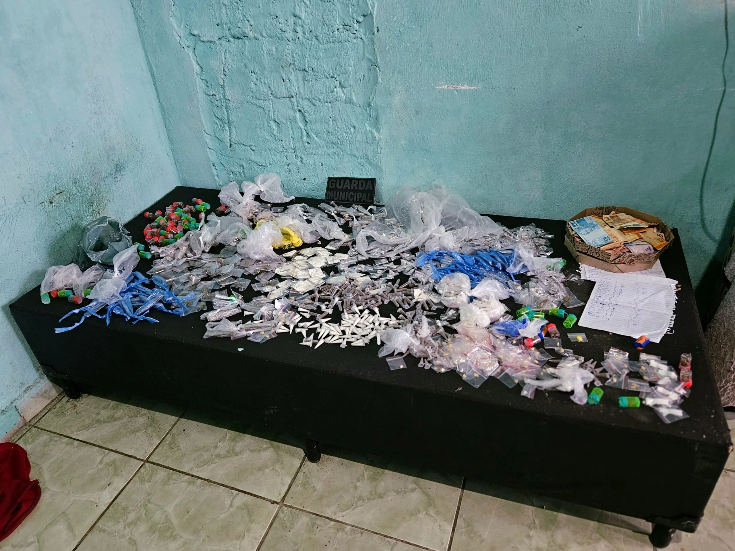 GCM de Itaquá apreende 1,4 mil entorpecentes durante Operação Psicose
