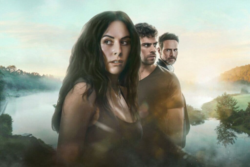 Capa da série Pecados Inconfessáveis com os três protagonistas um a frente do outro e olhando para o lado. Ao fundo uma imagem de uma floresta com lago