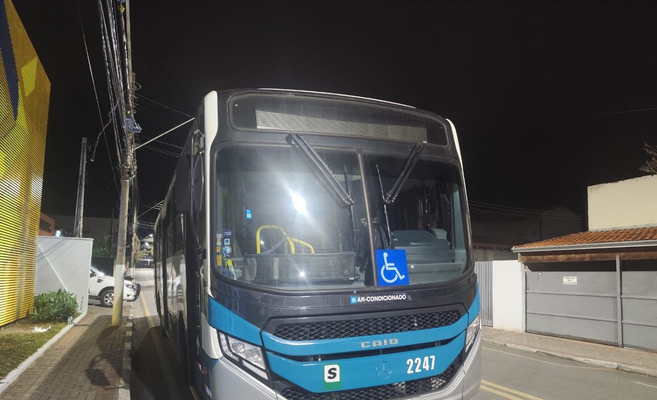 Homem é preso após tentar roubar caixa de ônibus na Dutra, em Guararema