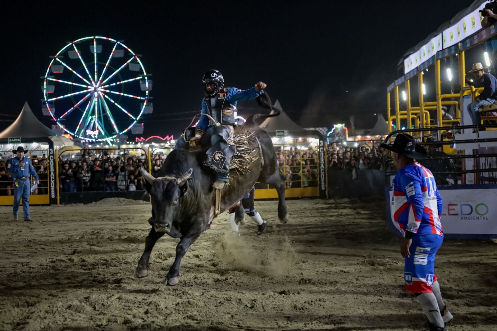 Montaria em touros no Itaquá Rodeio Fest vale vaga para a final da Liga Nacional