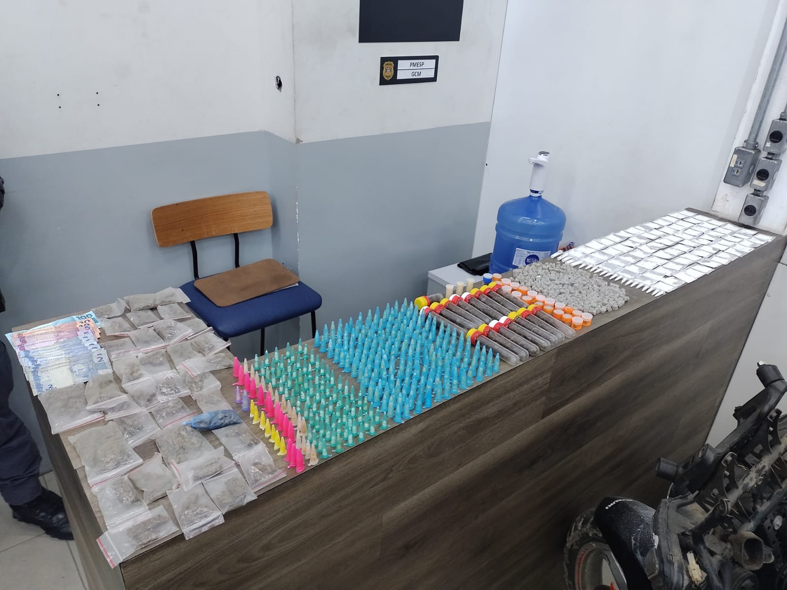 Homem é preso com mais de 720 porções de drogas em Jundiapeba