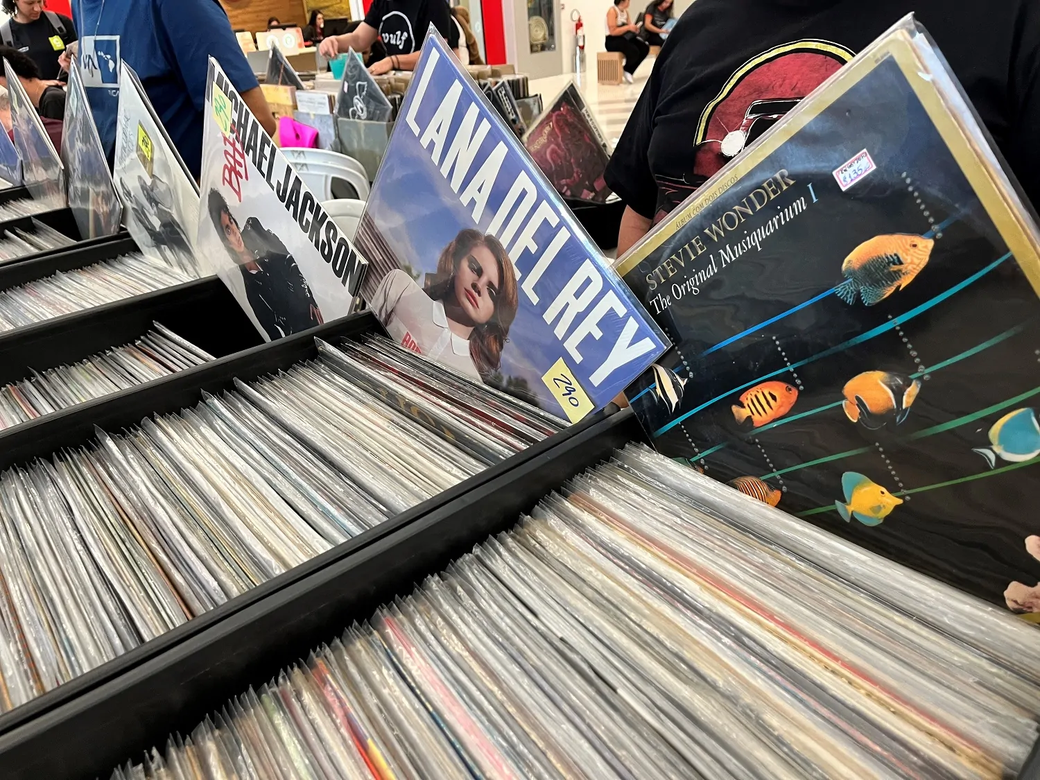 Feira de Discos com mais de 7 mil cópias agita o Suzano Shopping neste sábado
