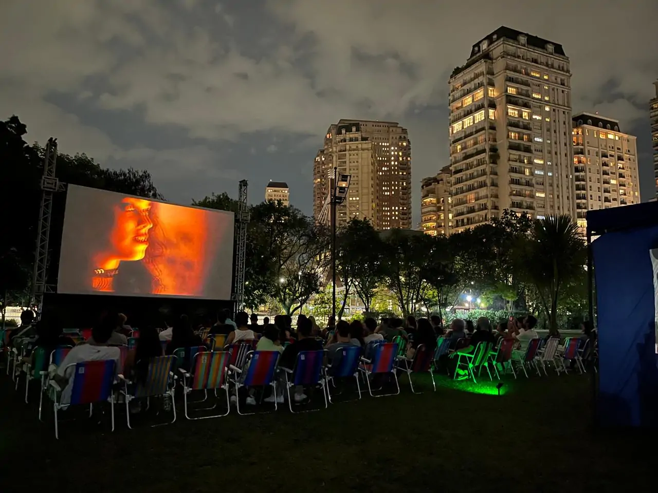 Cine na Praça terá sessões gratuitas de 'Aladdin' e 'Divertida Mente 2' em Jundiapeba