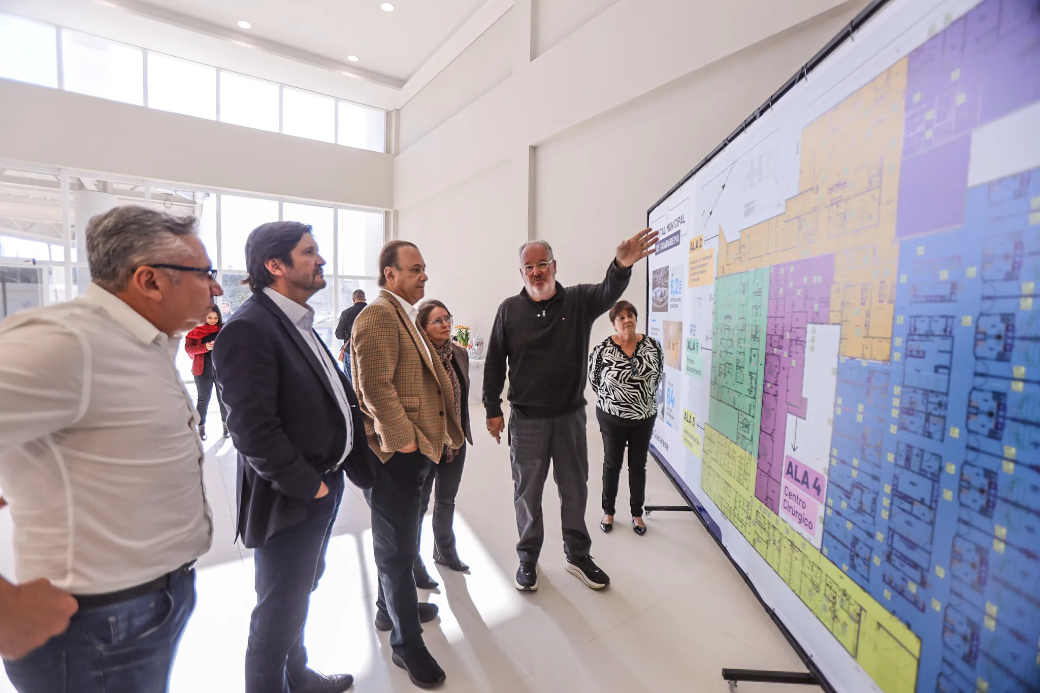 Secretário de Saúde visita as obras do Hospital Municipal de Guararema 