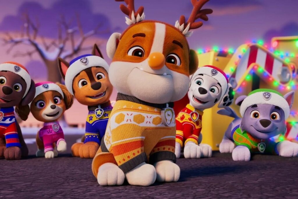 Cachorro da "Patrulha Canina" vestindo acessórios natalinos e reunidos um ao lado do outro