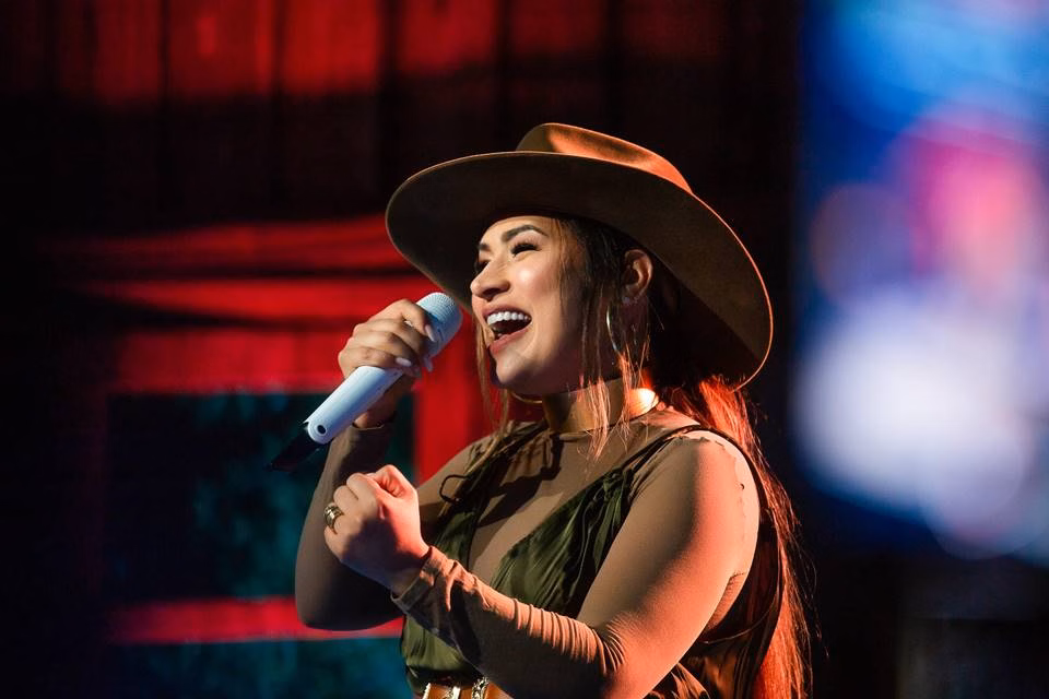 Simone Mendes se apresenta no Orquídea Fest Poá nesta sexta-feira (24)