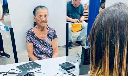 Nascida na Bahia, idosa de 104 anos atualiza documento de identidade em Suzano